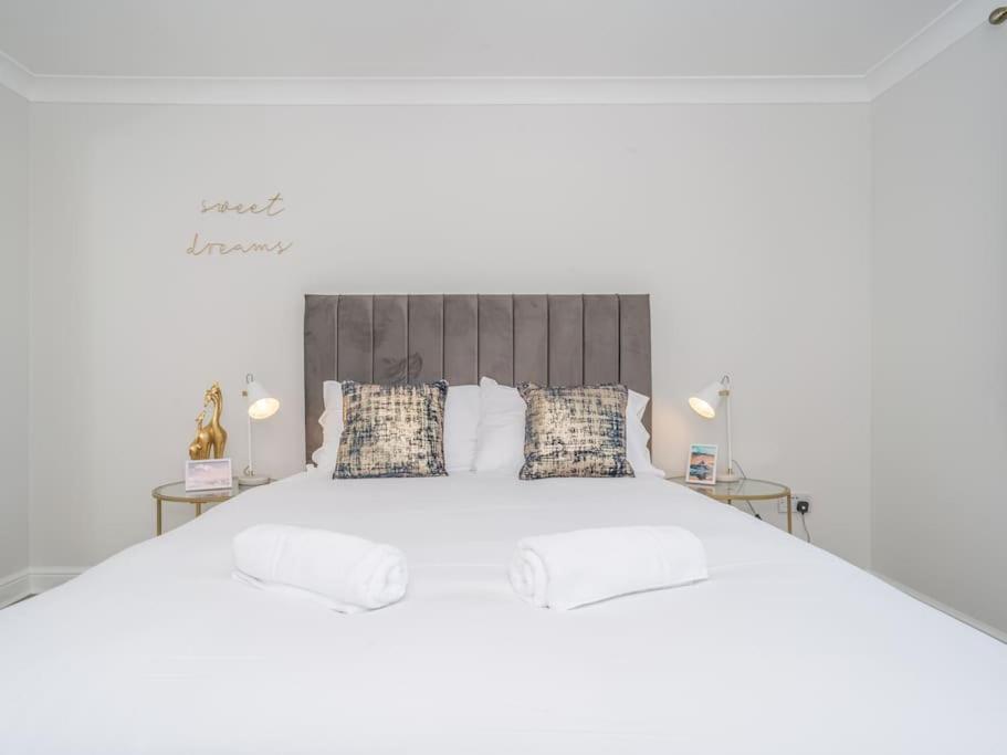 Luxury 2Bed 2Bath Flat In City Centre- Free Parking! Apartment Edinburgh Exterior photo
