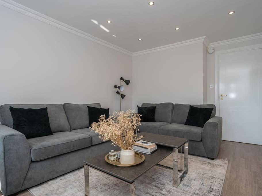 Luxury 2Bed 2Bath Flat In City Centre- Free Parking! Apartment Edinburgh Exterior photo